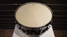 Load image into Gallery viewer, Yamaha Beech Custom 14&quot; x 5.5&quot; Snare Drum - Gloss Black Lacquer
