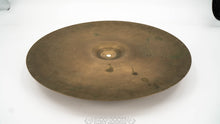 Load image into Gallery viewer, Vintage 1960s Avedis Zildjian 16&quot; Crash Cymbal - 914 Grams
